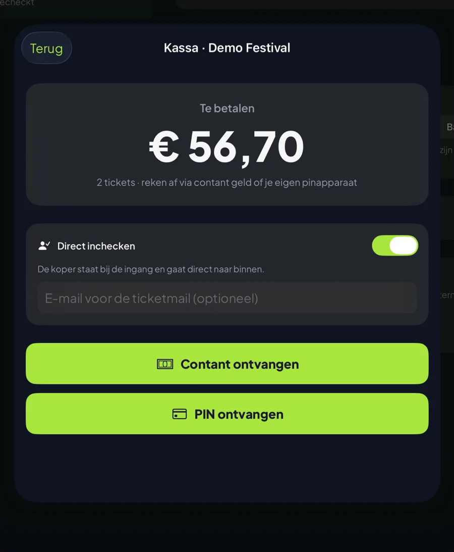 MijnEvent kassa in de check-in-app: totaalbedrag met knoppen voor contant of pin en direct inchecken